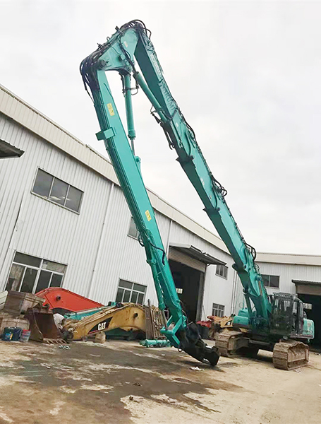 Kobelco large-scale building demolition machine