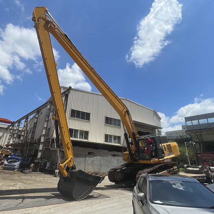 Chinese brand Liugong CLG952 52 tons 22 meters long arm modification