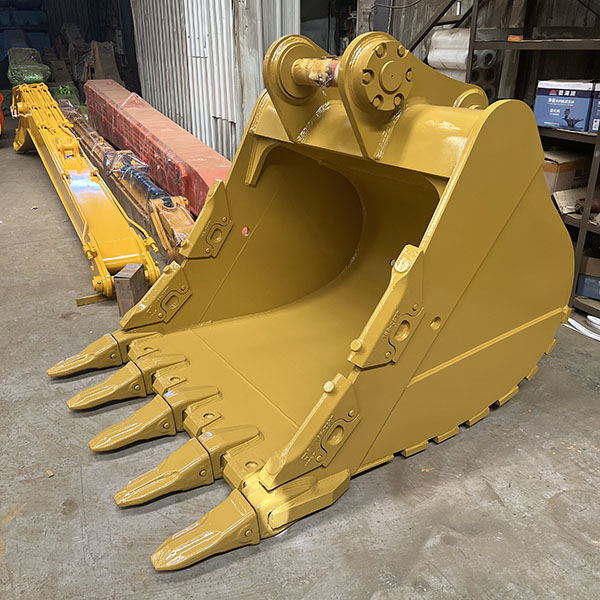 CAT 375 LR 配备 CAT 336 2.0 立方米重型铲斗。