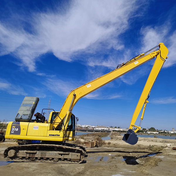 Spanish distributor orders PC210-8 50FT long reach boom